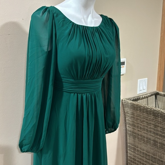 Elegant Green Long Sleeve Dress - Picture 4 of 13